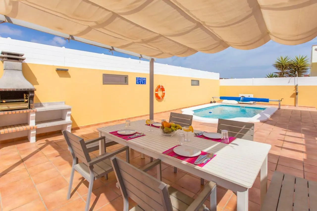 Villa Bella Lucia 3. Piscina Climatizada, Wifi, Bbq. Corralejo