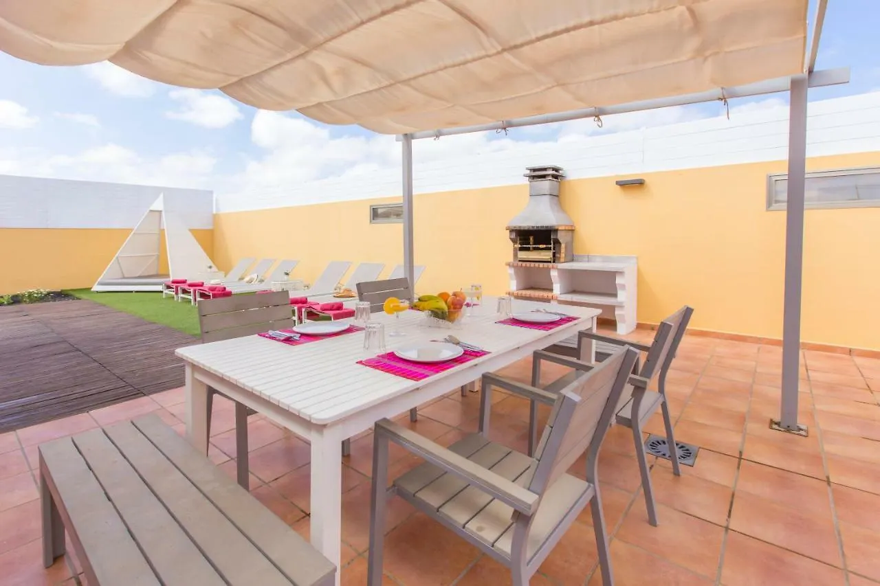 Villa Bella Lucia 3. Piscina Climatizada, Wifi, Bbq. Corralejo