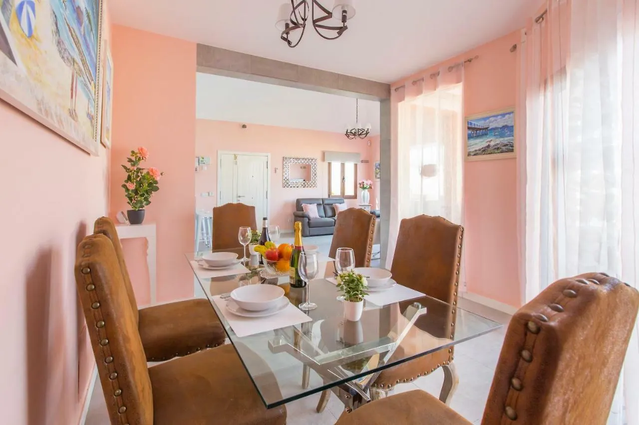 Villa Bella Lucia 3. Piscina Climatizada, Wifi, Bbq. Corralejo Spain